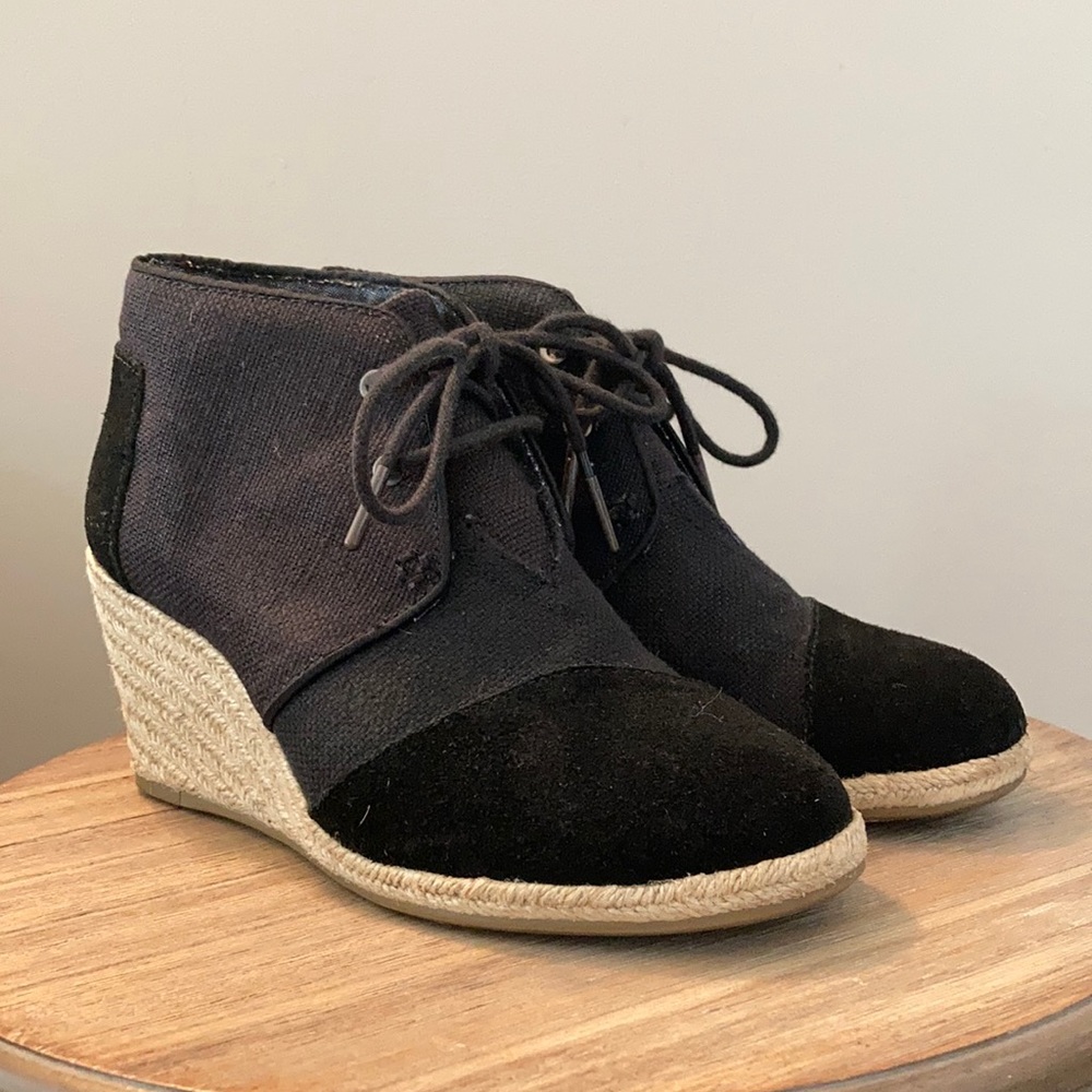 Size 7 TOMS black “Desert Wedge” espradille booties